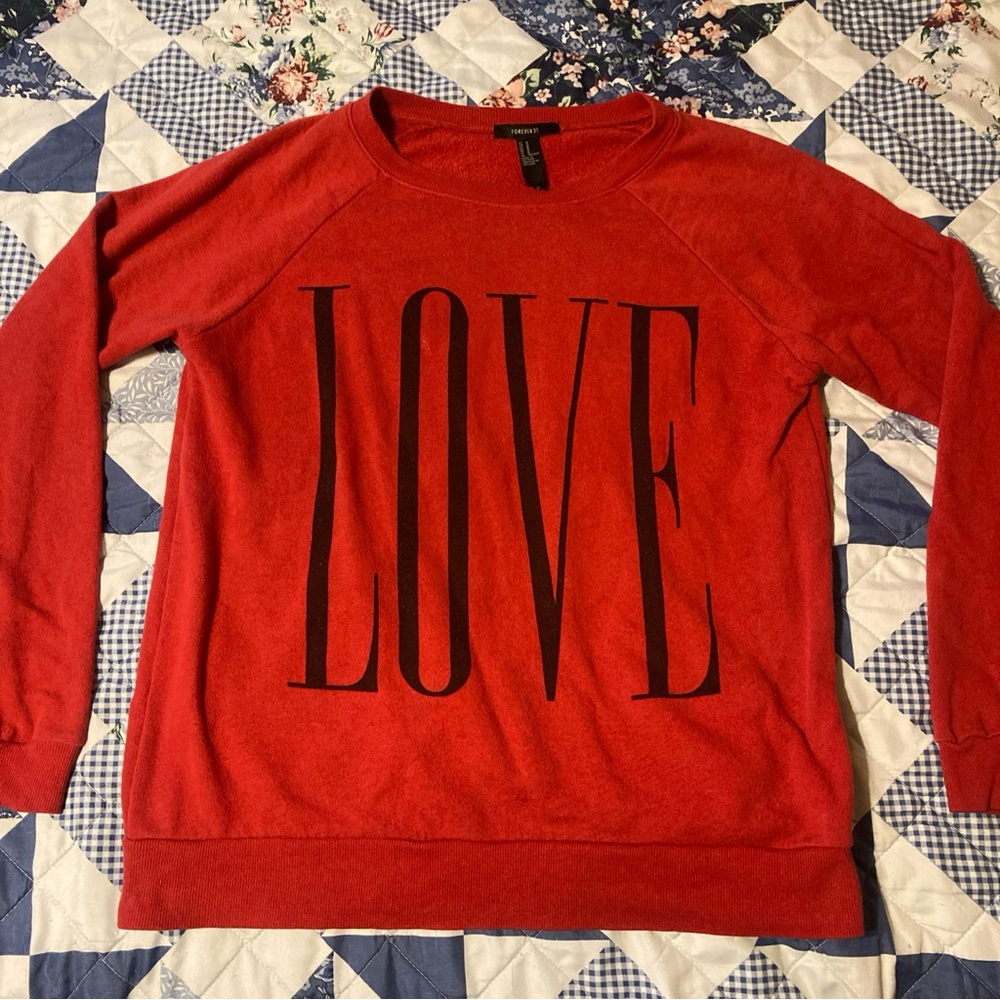 Forever 21 Ladies Red Long Sleeve Medium LOVE Valentines Sweatshirt